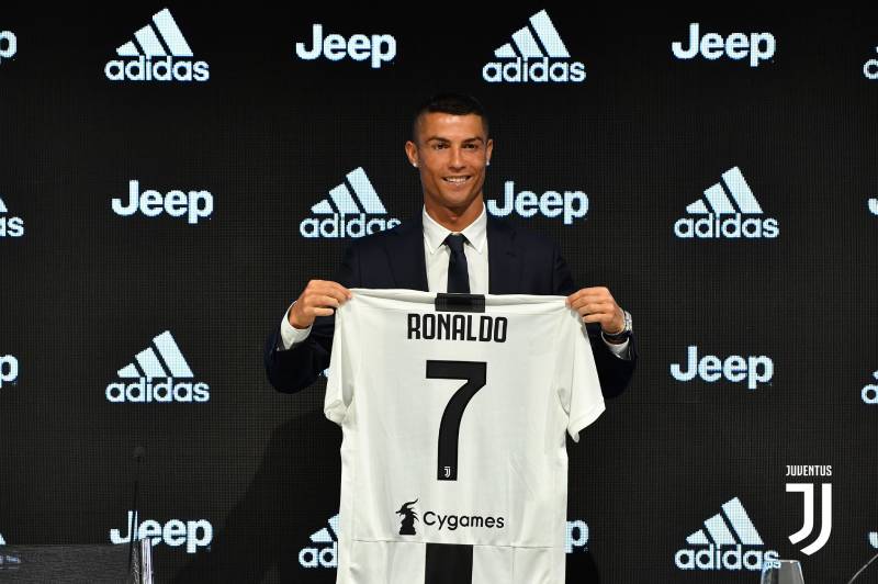 Ronaldo rời Real Madrid 